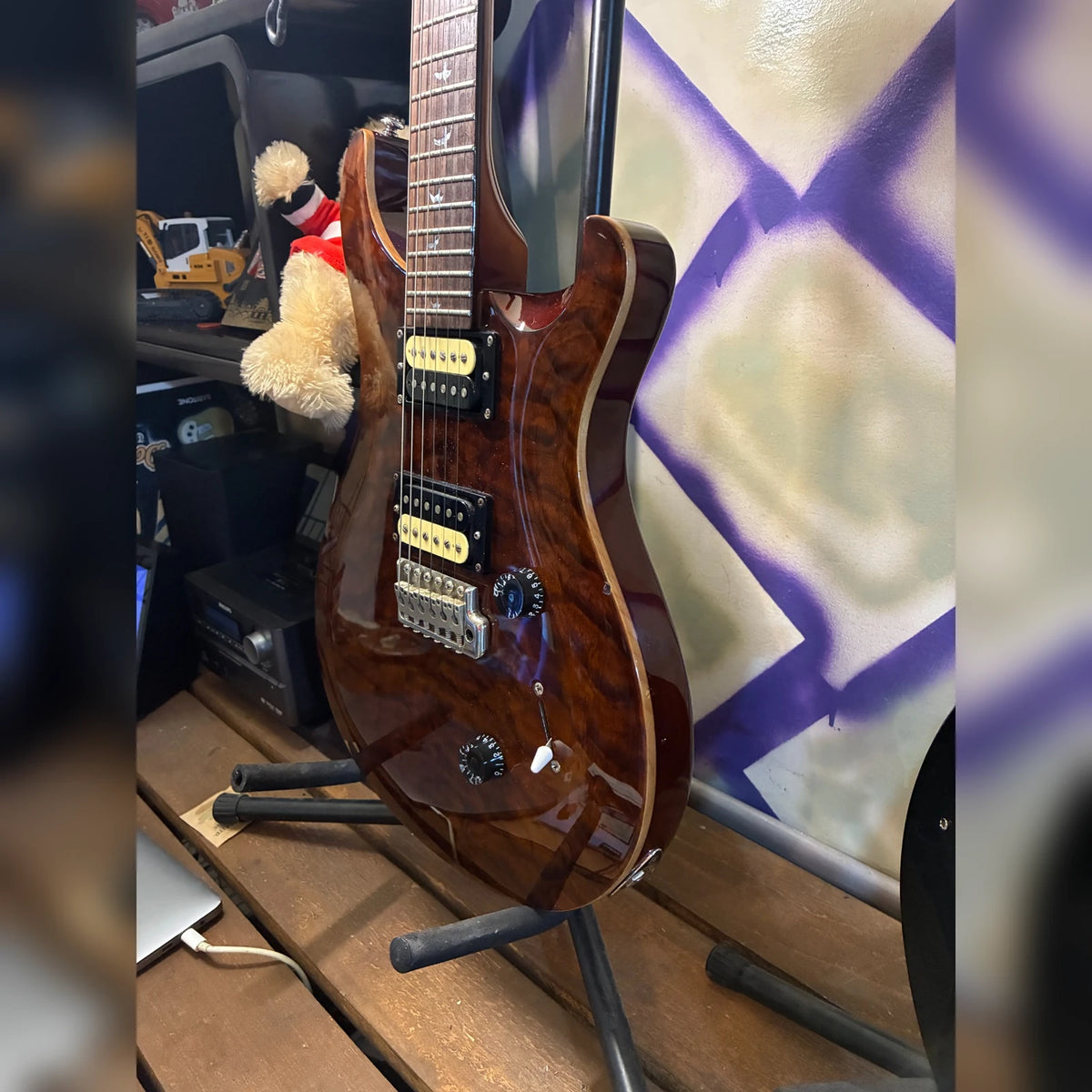SE Custom 24 Quilt, Black Gold Sunburst