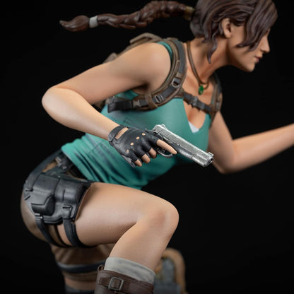 Dark Horse Deluxe Tomb Raider Lara Croft PVC figure showcasing detailed sculpt and iconic adventure attire.