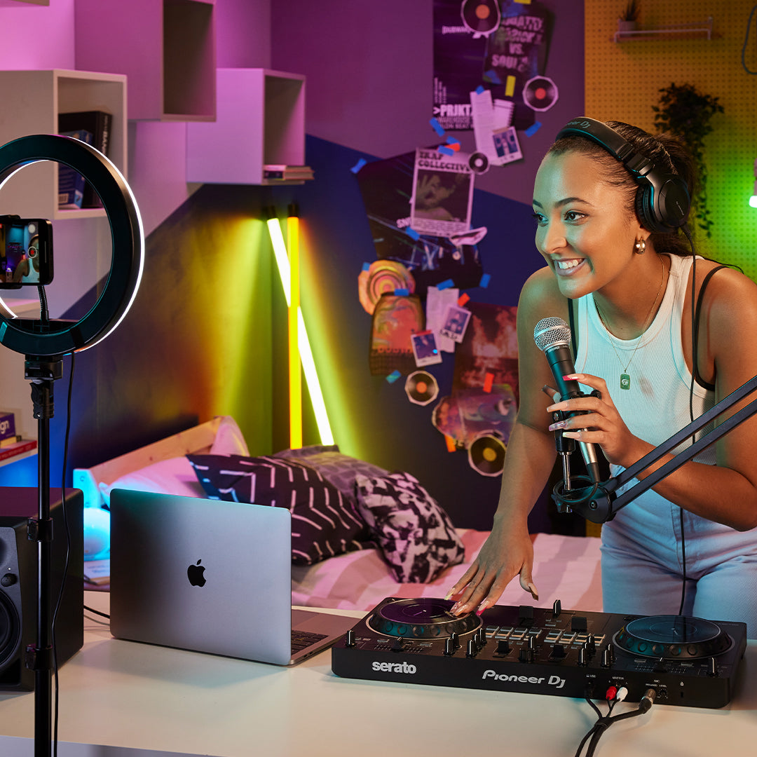 Mixed microphone audio: Easily add your voice while you’re streaming